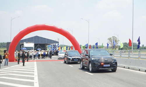 Tiếp tục tạo đột phá trong phát triển kết cấu hạ tầng, đô thị