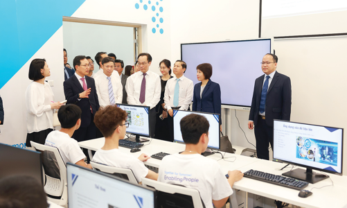 Doanh nghiệp công nghệ ngoại “bắt tay” với các trường đại học Việt Nam