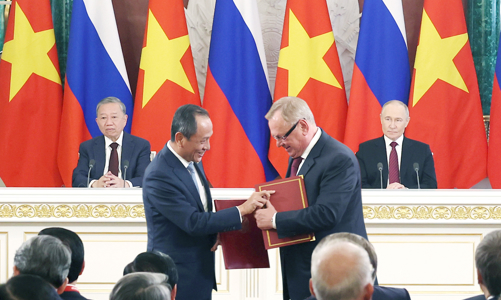 Vietnam Airlines và Ngân hàng Ngoại thương Nga ký kết hợp tác 