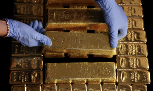 Giá vàng nhảy vọt lên đỉnh 3 tuần vì đồng USD lao dốc, SPDR Gold Trust tiếp tục mua ròng