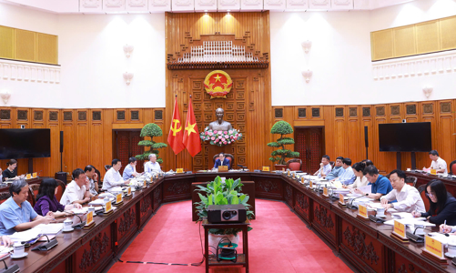 Thủ tướng: Tìm những điểm đột phá để xây dựng 2 nghị quyết của Bộ Chính trị về giáo dục - đào tạo và chăm sóc sức khỏe nhân dân