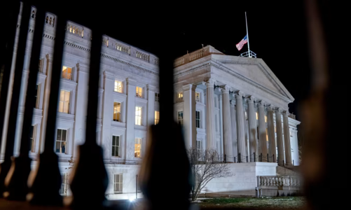 Trung Quốc không còn là chủ nợ lớn thứ hai của Mỹ