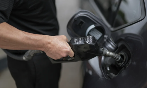 Giá xăng ở Mỹ rẻ nhất 4 năm