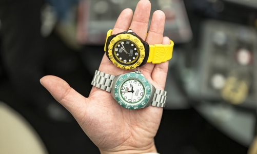 Những mẫu đồng hồ thú vị cho mùa hè 2025