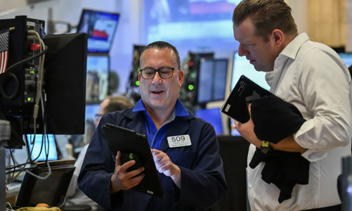 Mặc tin xấu về thương mại, chứng khoán Mỹ và giá dầu cùng tăng trong tháng 5
