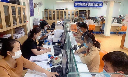 Giữ nguyên chế độ, lương, phụ cấp của cán bộ, công chức cấp tỉnh, xã trong 6 tháng sau sắp xếp 