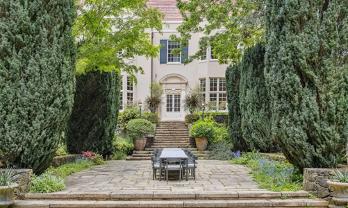 Biệt thự 29,5 triệu USD của đồng sáng lập Intel và cha đẻ Định luật Moore chính thức được rao bán