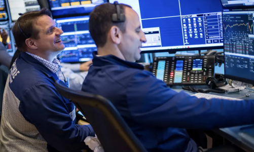 Chứng khoán Mỹ và giá dầu đồng loạt tăng mạnh nhờ tin tốt về việc làm, thương mại
