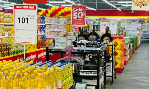 Hàng thiết yếu mùa hè được khuyến mãi rầm rộ