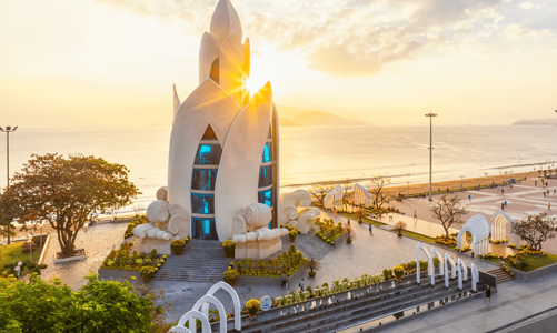 Giá vé máy bay vẫn “kéo chân” du lịch hè?