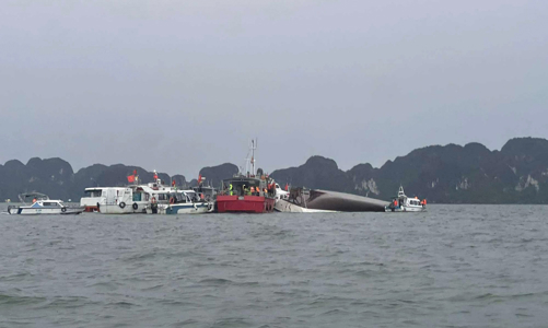 Thủ tướng Chính phủ yêu cầu khẩn trương tìm kiếm cứu nạn, khắc phục hậu quả vụ lật tàu tại Quảng Ninh