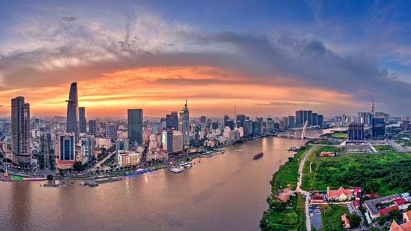 Tăng trưởng GRDP TP.HCM (mới) ước đạt 7,4% trong 6 tháng đầu năm 2025