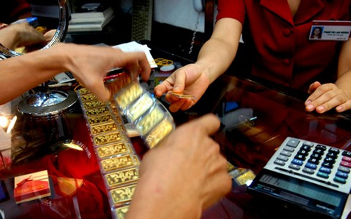 Doanh nghiệp vàng bắt đầu lo giá giảm mạnh