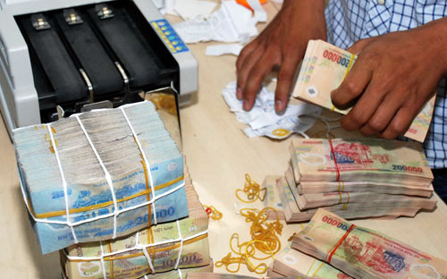 Nợ xấu giảm do “ngân hàng bắt tay doanh nghiệp”