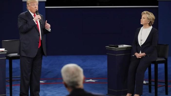 Trump dọa “bỏ tù” Clinton trong tranh luận lần hai