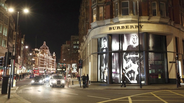 Người Trung Quốc rục rịch “đổ bộ” sang Anh sắm đồ hiệu