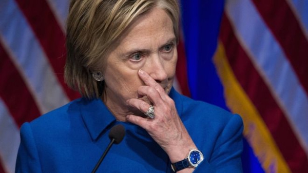 Sau thất bại, Hillary Clinton “chỉ muốn nằm cuộn tròn đọc sách”