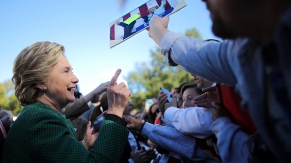 Hillary Clinton gọi Donald Trump là “kẻ thất bại đau đớn”