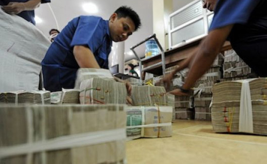 Myanmar thả nổi tỷ giá đồng nội tệ để hút đầu tư