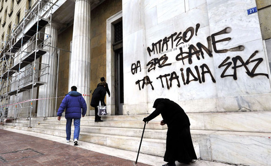 Dân Hy Lạp đánh tháo tiền khỏi ngân hàng