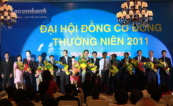 Xử phạt 3 cổ đông “ngấm ngầm” thâu tóm cổ phiếu Sacombank