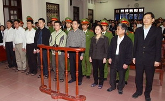 9 bị cáo vụ Vinashin lĩnh tổng cộng 124 năm tù