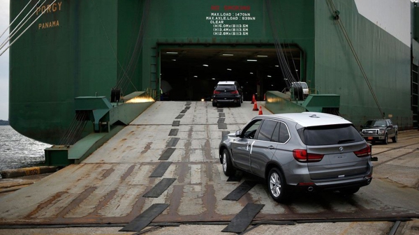 Trung Quốc tuyên bố xóa thuế quan trả đũa đối với xe hơi nhập từ Mỹ