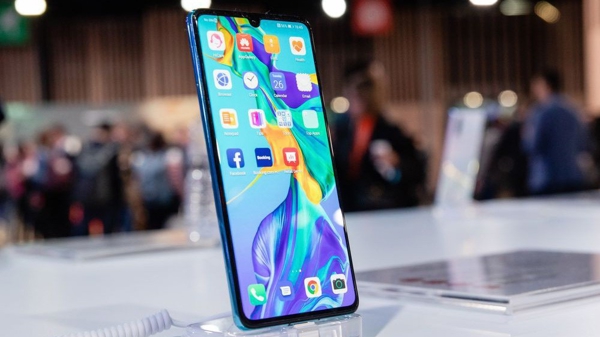 “Huawei lo doanh số smartphone ở nước ngoài giảm quá nửa”
