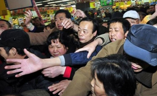 Dân Trung Quốc lại đua nhau trả muối