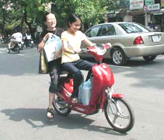 Xe đạp điện “soán ngôi” xe máy?