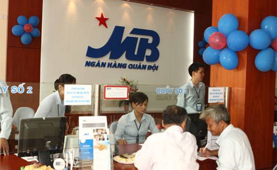 Giảm lãi suất, ngân hàng được và mất gì?