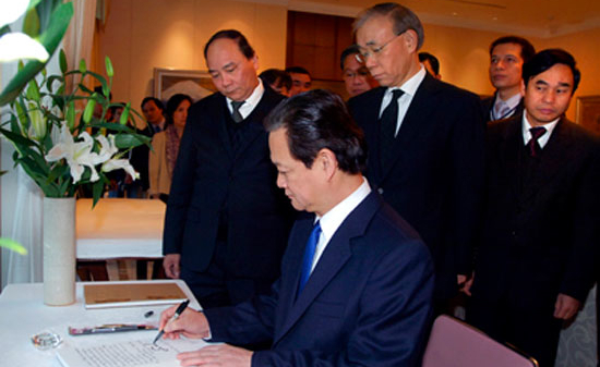 Thủ tướng: Việt Nam chia sẻ khó khăn với Nhật Bản