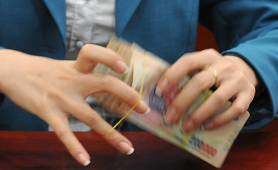 Ổn định tiền đồng nên được ưu tiên