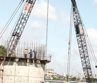 Khắc phục đình trệ và ngăn ngừa lạm phát: Thách thức mới