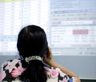 Theo chân những người lướt sóng vàng