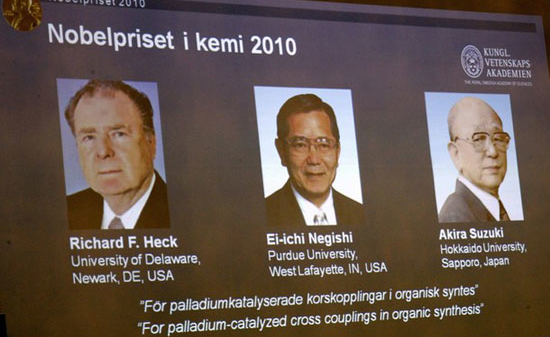 Nobel Hóa học 2010, Nhật Bản thắng đậm