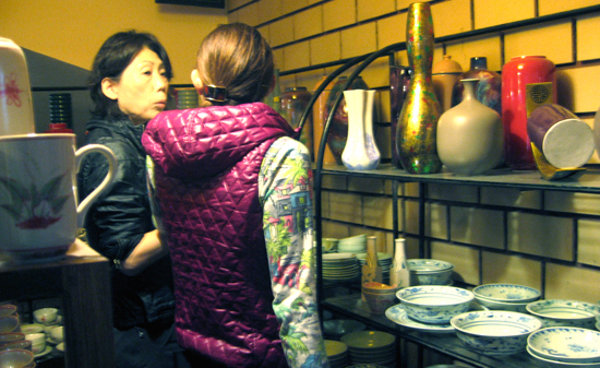 Làng nghề sau cơn suy thoái: Chuyện căn phòng tối và thánh giá gốm