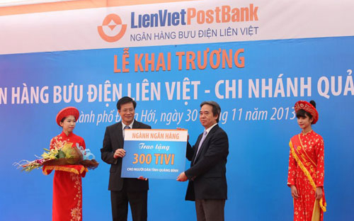 LienVietPostBank chung sức cùng miền Trung