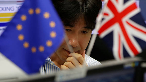 Sụt mạnh vì Brexit, Nikkei tạm ngừng giao dịch