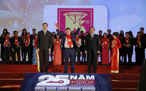 Kim Tín giữ tín nhiệm hơn giữ vàng