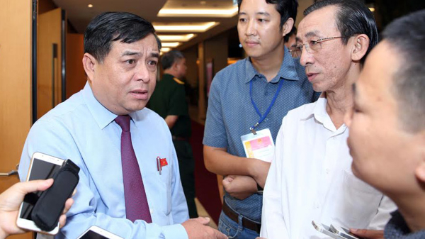 Sân golf trong sân bay: Bộ trưởng Nguyễn Chí Dũng nói gì?