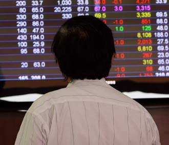 Chứng khoán lên điểm: Cơ hội và lực cản