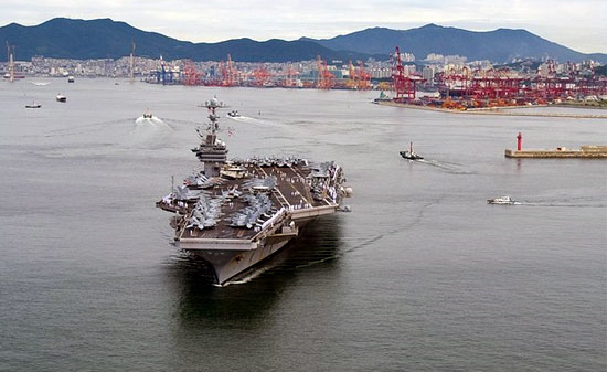 Đoàn liên ngành Việt Nam thăm tàu sân bay Mỹ