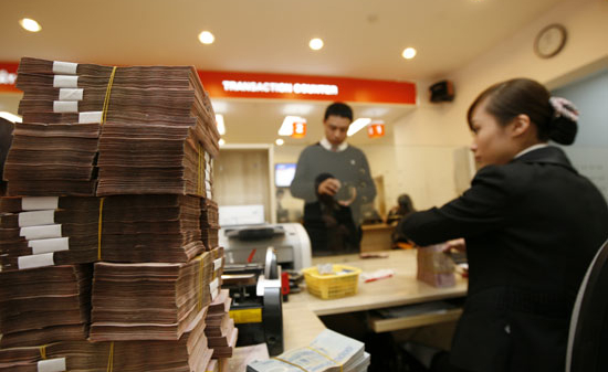 Chính phủ: “Khẩn trương hạ lãi suất huy động và cho vay”