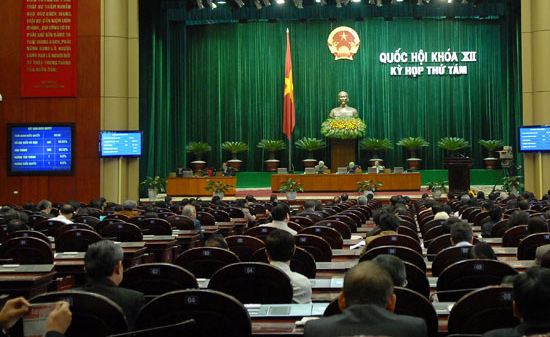 Cư trú tại Việt Nam mới được dự tuyển viên chức