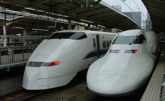 Tàu cao tốc, chuyện bên “Tây”