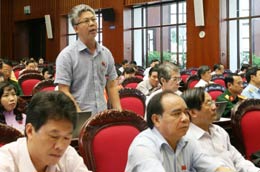 Báo cáo về kinh tế, xã hội đã được thẩm tra như thế nào?