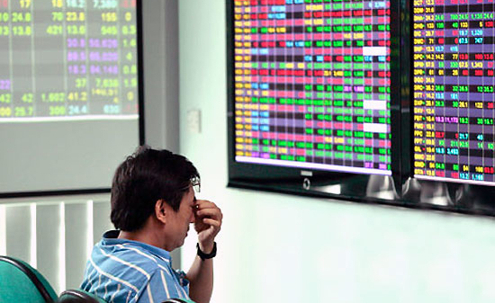 Miễn thuế đầu tư chứng khoán: Không dễ thống nhất