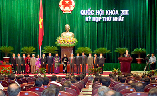 Tản mạn nghị trường: “Chén mừng xin đợi…!”