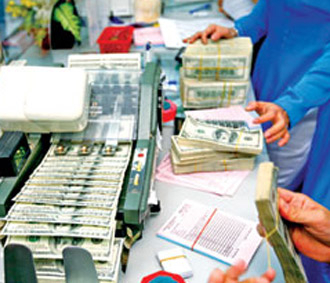 Không thể ham “lướt sóng” USD